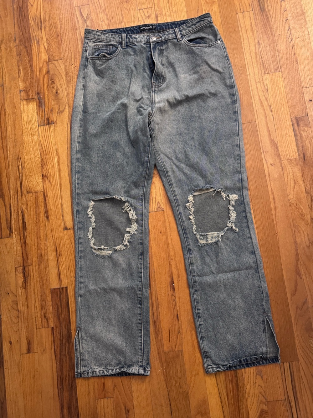 Women’s Distressed Grey Knee-Rip Jeans
